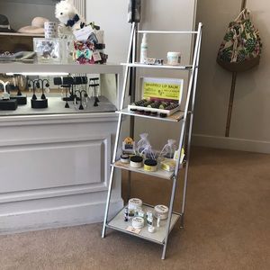 Makeup display stand